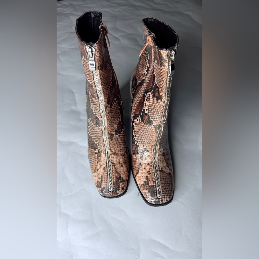 Embossed Snakeskin Print w/ Accent front Zipper
